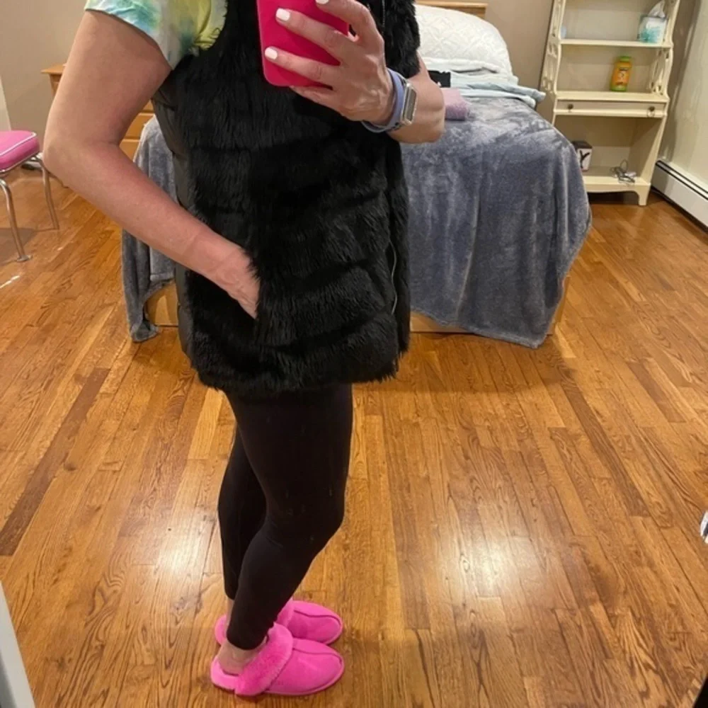 Michael‎ Kors faux fur hooded black vest - Picture 5 of 5